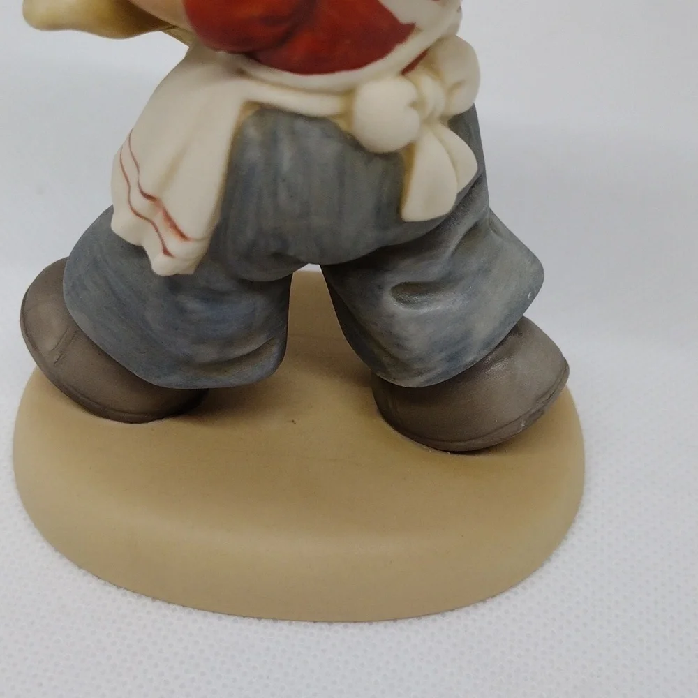 Vintage Enesco Special Edition 1989 Girl with Pie Porcelain‎ Figurine